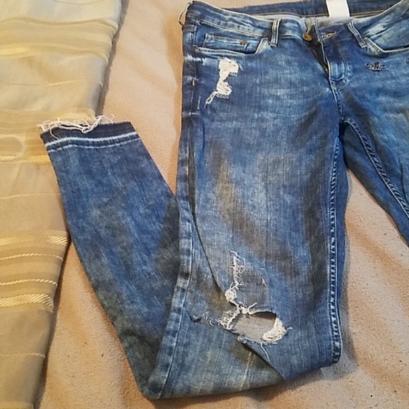 Custom distressed H&M skinny jeans with decals - Picture 3 of 8